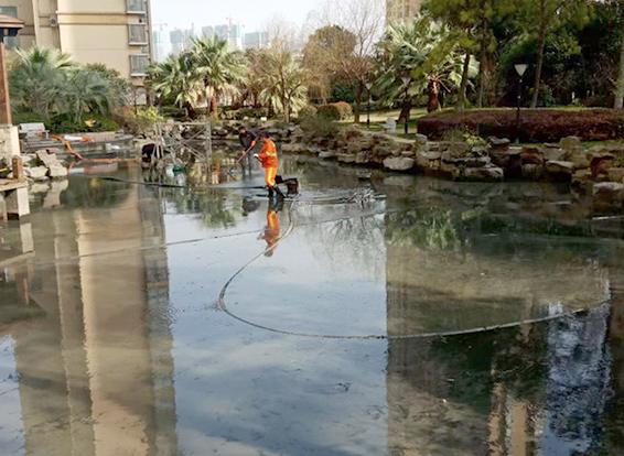嘉峪关景观池淤泥清理